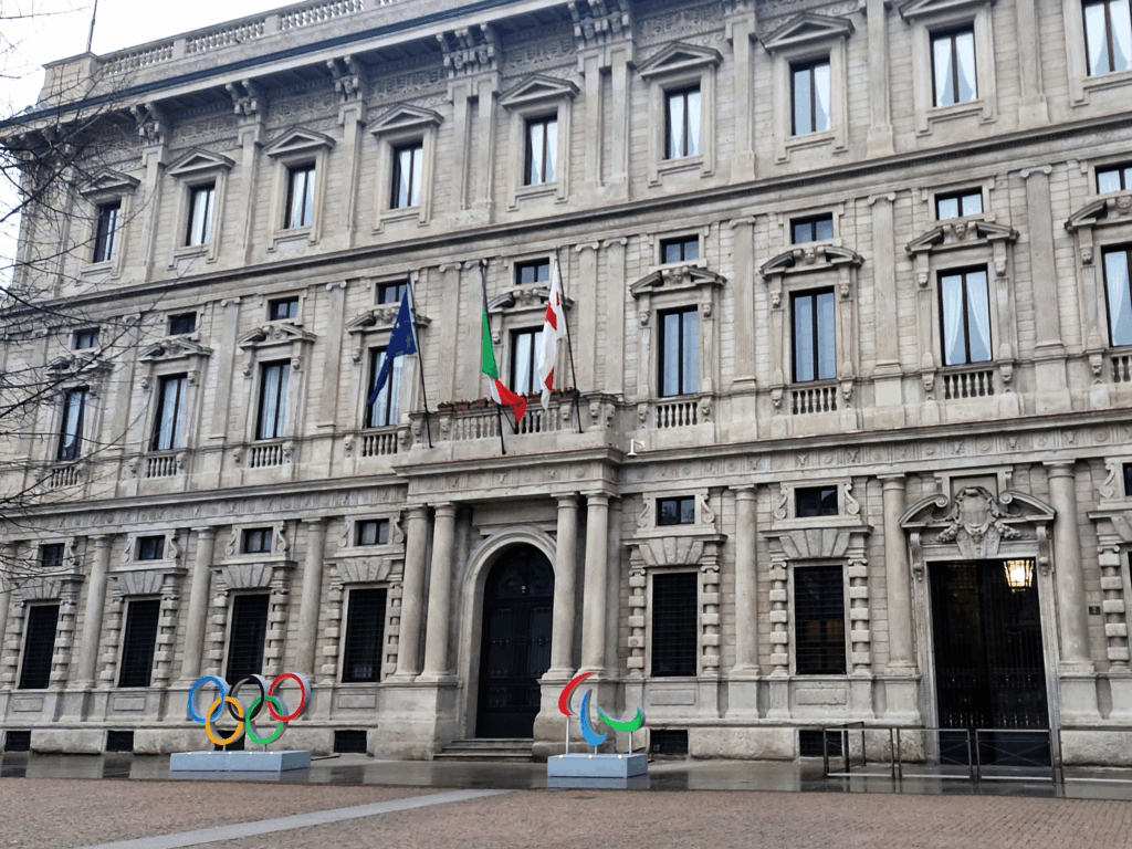 Milano, 29 agosto 2026 - Sono 5.180 le prestazioni di assistenza attivate nell’ambito di Milano Aiuta Estate, il piano del Comune di Milano che prevede il potenziamento dei servizi per i cittadini e le cittadine più fragili che trascorrono i mesi estivi in città, per favorire l’intercettazione del bisogno e l’orientamento nei quartieri. I servizi più richiesti riguardano la consegna dei pasti a domicilio (3.415 prestazioni attivate) e il supporto per l’igiene personale (670 prestazioni) e della casa (591 prestazioni).