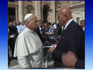 RIZZO DA PAPA LEONE XIV PER LA PACE “Nel tempo in cui le istituzioni europee e i governi che le appoggiano sono fin troppo volenterose nel praticare il riarmo e nell' accelerare verso scenari di guerra disastrosi per ragioni economiche, sociali ed umanitarie, la voce del Vaticano,