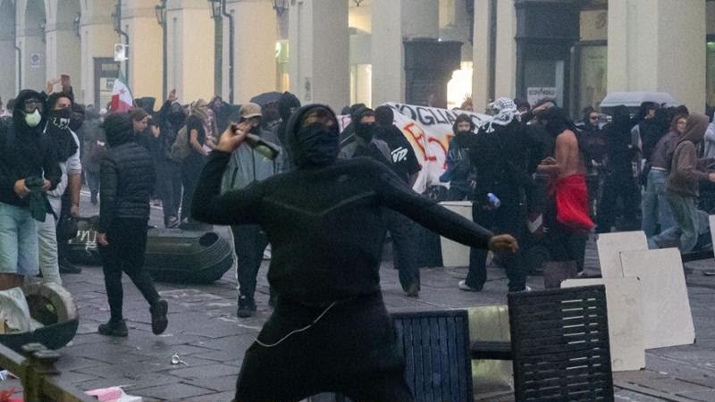 Milano, 18 ottobre 2026 – «Presento in Consiglio comunale una mozione di condanna delle terribili azioni commesse nelle ultime ore contro Milano, così che l’Assemblea, già nella seduta di domani, possa esprimersi sui gravissimi fatti di violenza che hanno colpito la nostra Città. Vedremo se ci sarà chi si tirerà indietro o chi farà dei distinguo magari per una qualche utilità elettorale o chi cercherà persino di impedire che se ne discuta».